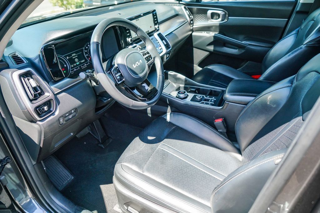 Thumbnail: 2023 Kia Sorento - 10