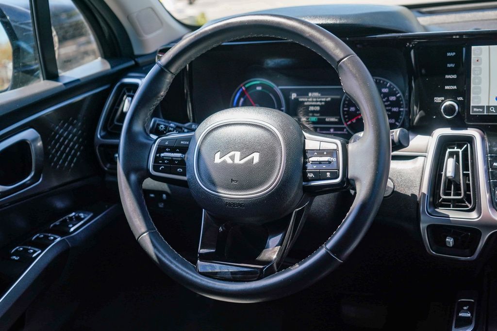 Thumbnail: 2023 Kia Sorento - 8