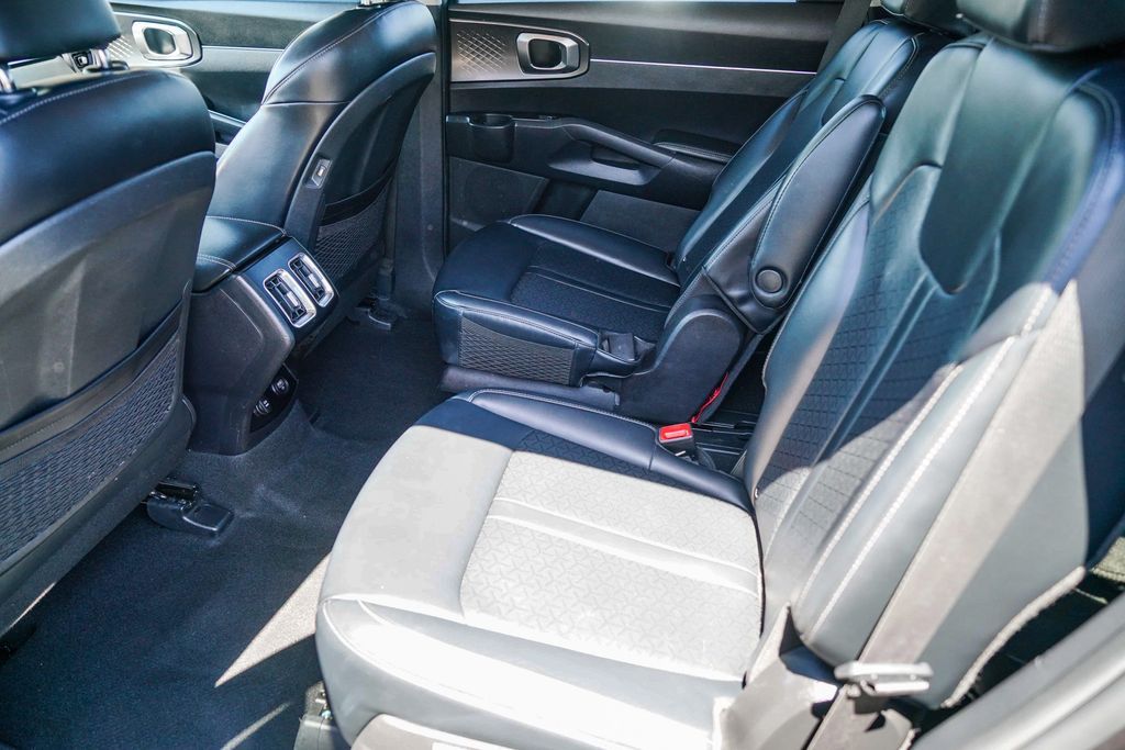 Thumbnail: 2023 Kia Sorento - 11