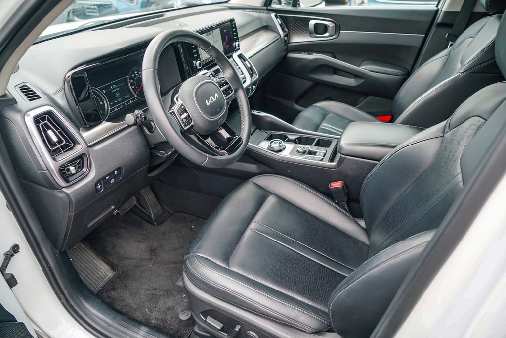 Thumbnail: 2023 Kia Sorento - 9