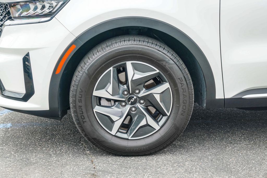 Thumbnail: 2023 Kia Sorento - 6