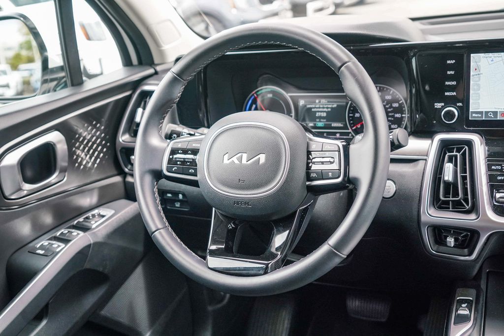 Thumbnail: 2023 Kia Sorento - 7