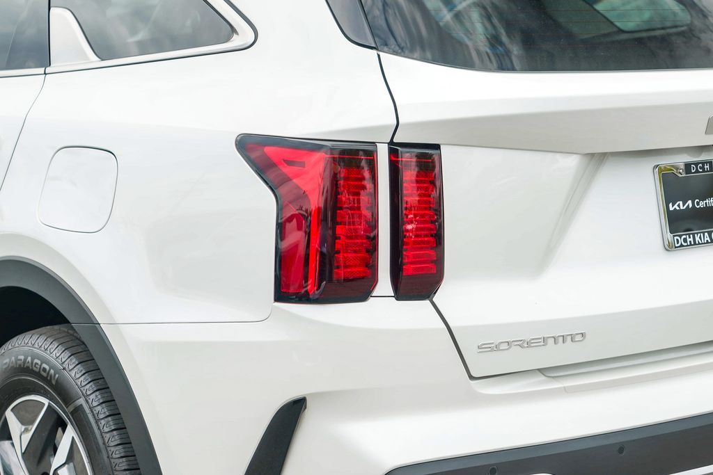 Thumbnail: 2023 Kia Sorento - 17