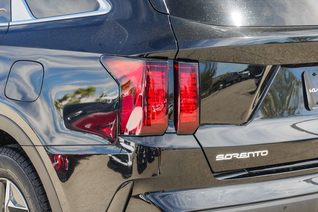 Thumbnail: 2023 Kia Sorento - 18