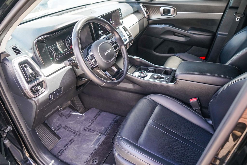Thumbnail: 2023 Kia Sorento - 10