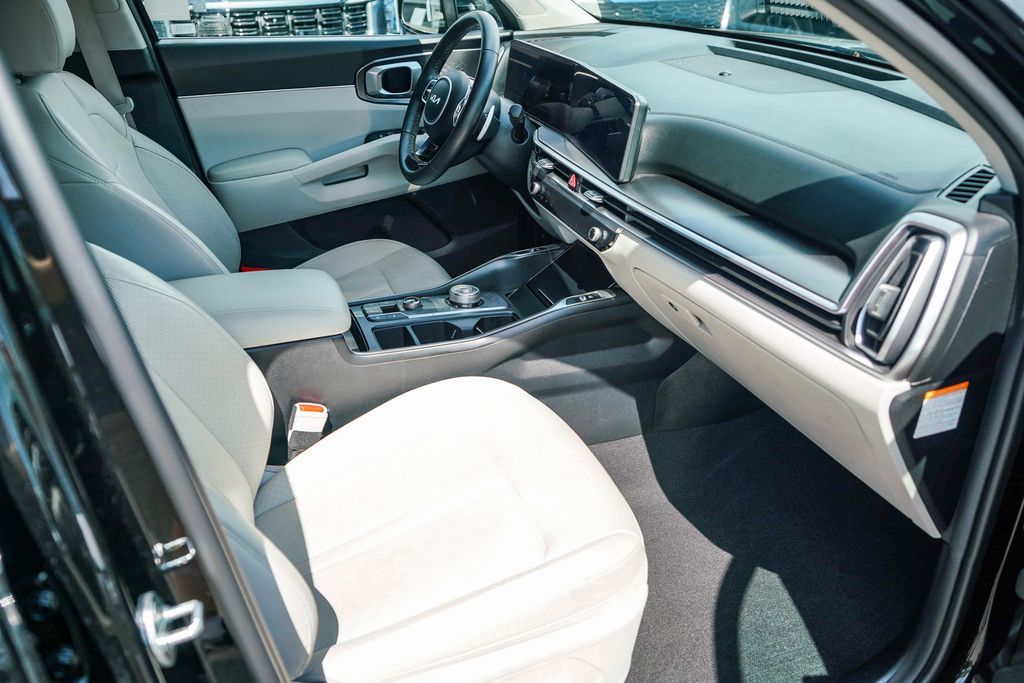 Thumbnail: 2025 Kia Sorento - 8