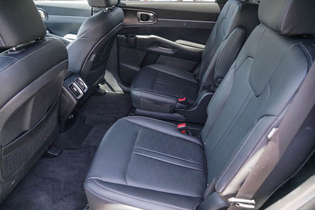 Thumbnail: 2025 Kia Sorento - 10