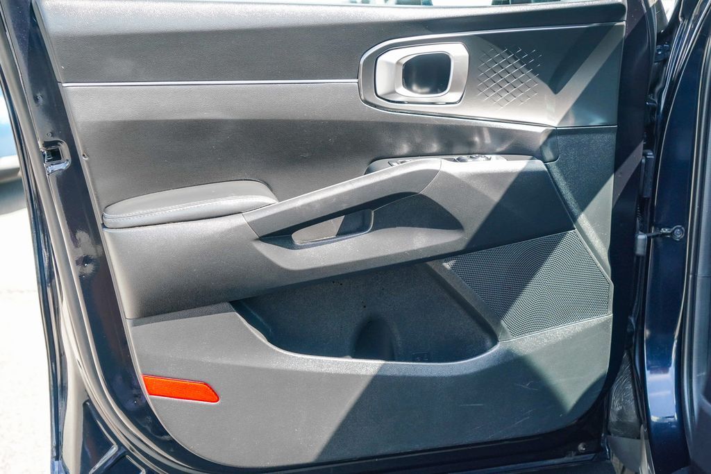 Thumbnail: 2023 Kia Sorento - 21