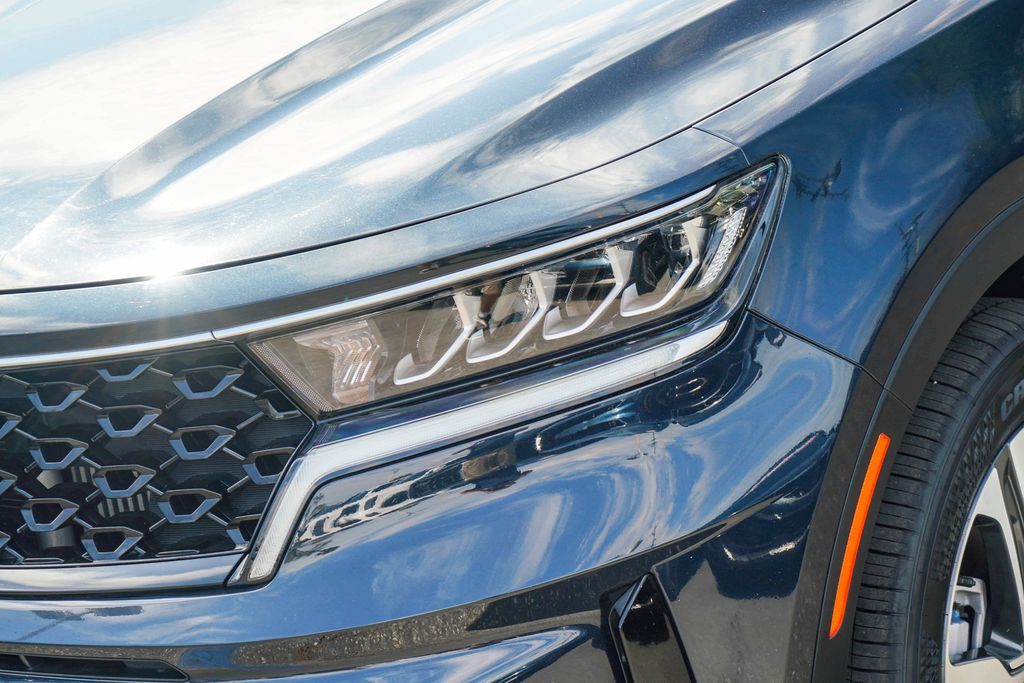 Thumbnail: 2023 Kia Sorento - 18