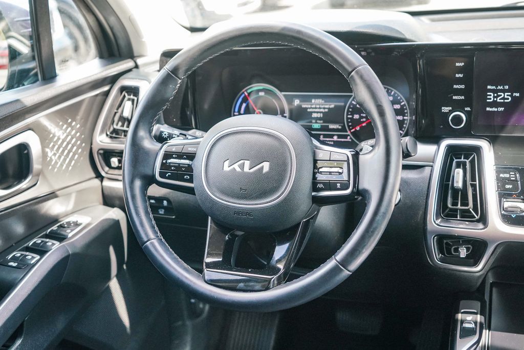 Thumbnail: 2023 Kia Sorento - 8