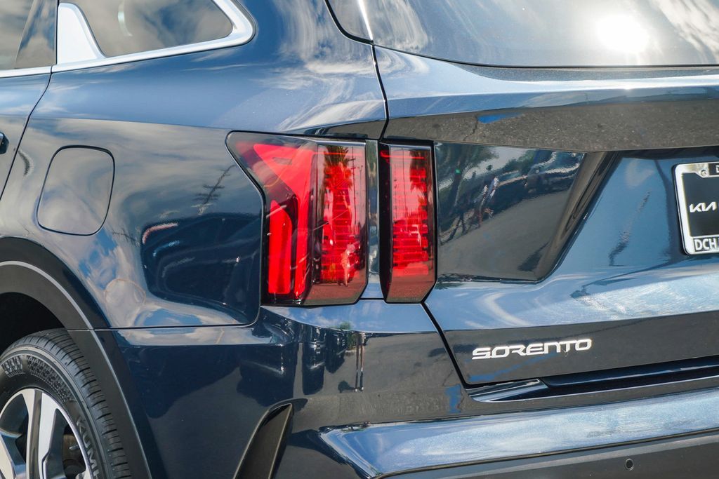 Thumbnail: 2023 Kia Sorento - 17