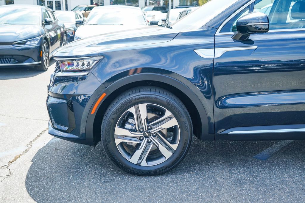 Thumbnail: 2023 Kia Sorento - 6
