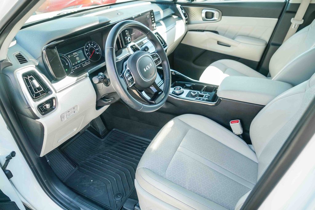 Thumbnail: 2022 Kia Sorento - 9