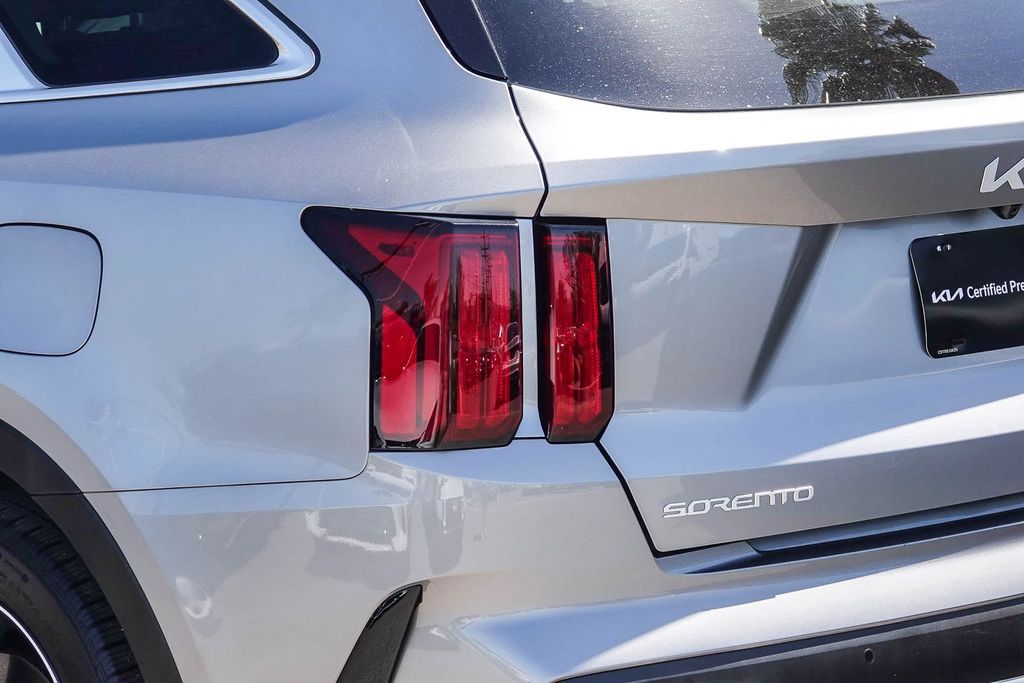 Thumbnail: 2023 Kia Sorento - 19
