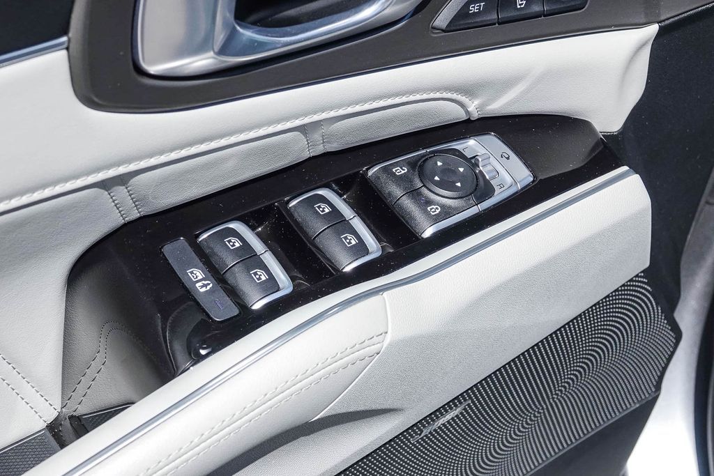 Thumbnail: 2023 Kia Sorento - 24