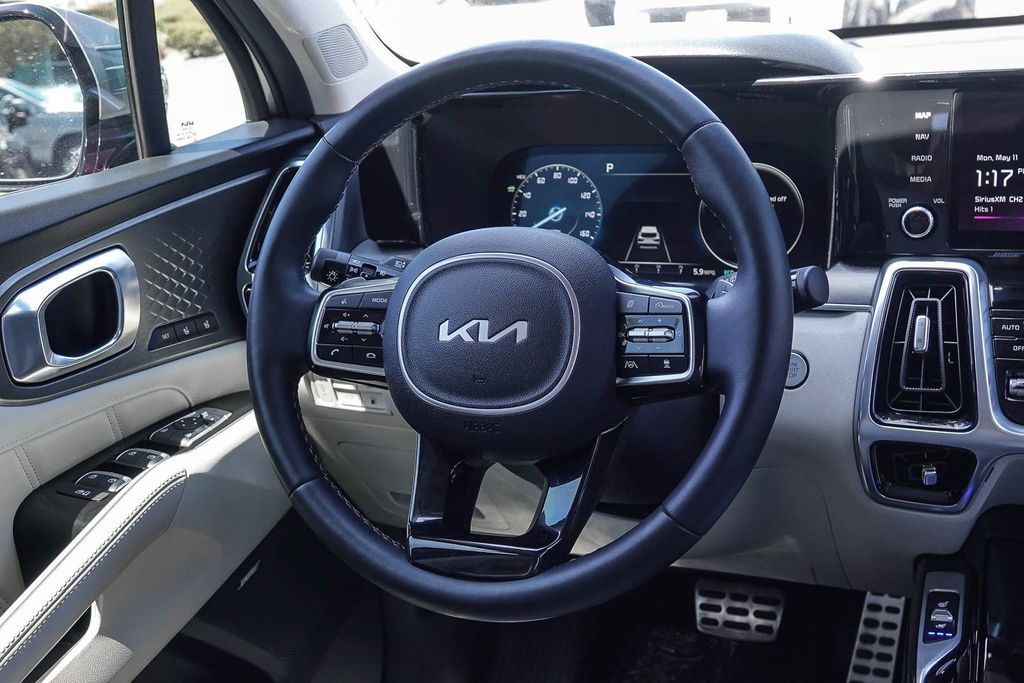 Thumbnail: 2023 Kia Sorento - 7