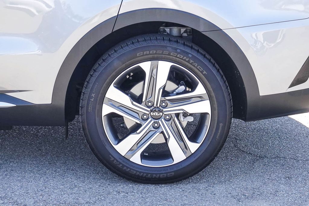 Thumbnail: 2023 Kia Sorento - 21