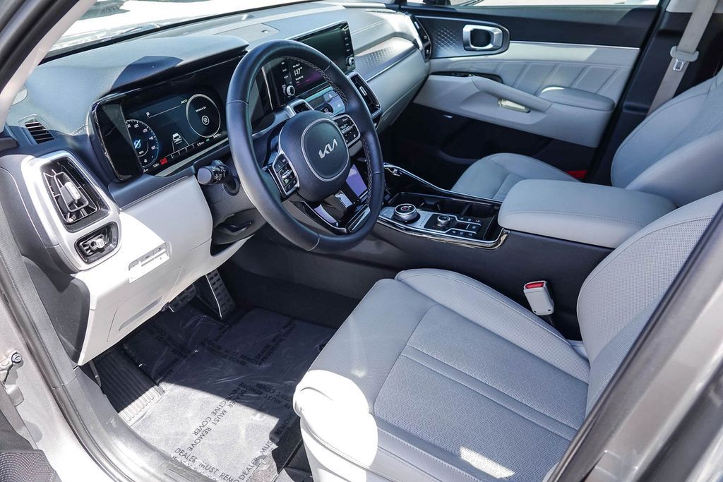 Thumbnail: 2023 Kia Sorento - 9