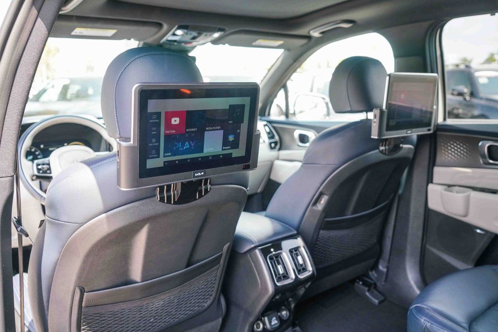 Thumbnail: 2023 Kia Sorento - 23