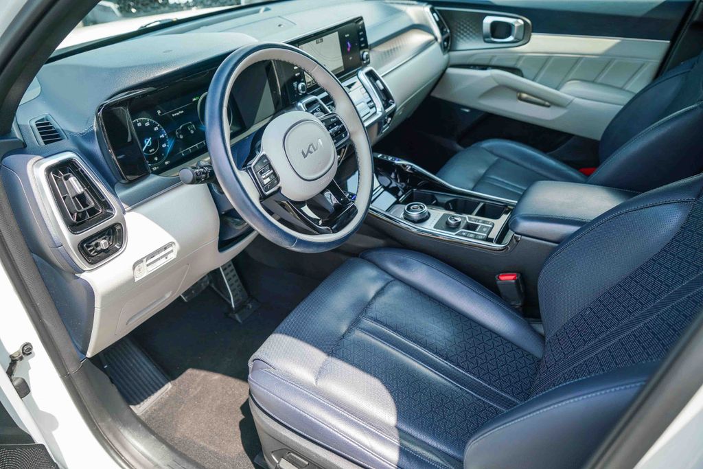 Thumbnail: 2023 Kia Sorento - 10