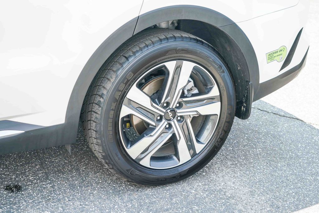 Thumbnail: 2023 Kia Sorento - 21