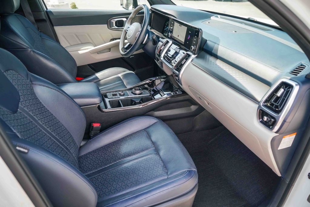 Thumbnail: 2023 Kia Sorento - 9