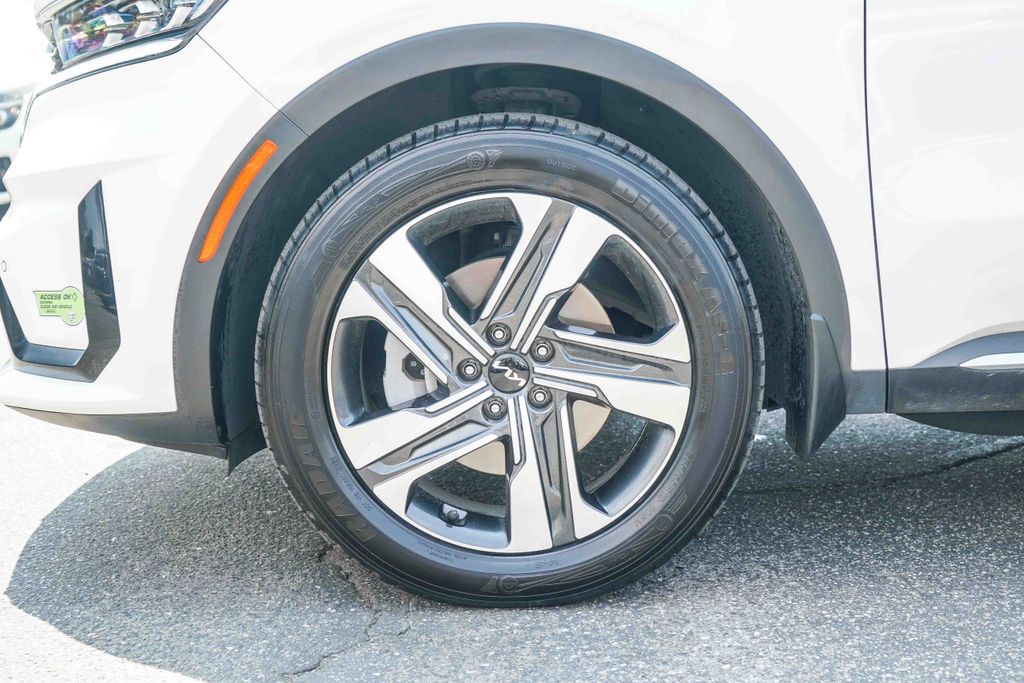 Thumbnail: 2023 Kia Sorento - 6