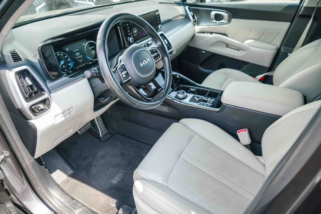 Thumbnail: 2022 Kia Sorento - 10