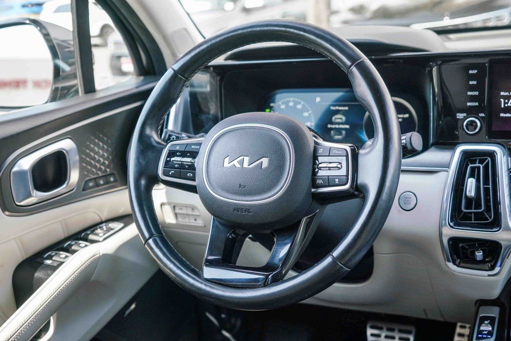 Thumbnail: 2022 Kia Sorento - 8