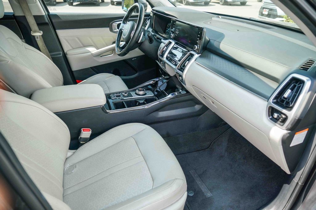 Thumbnail: 2022 Kia Sorento - 9