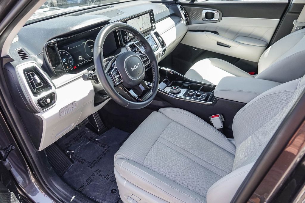 Thumbnail: 2023 Kia Sorento - 7