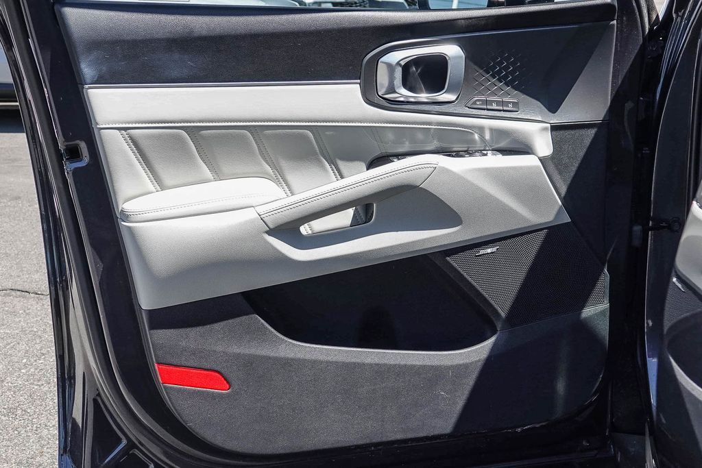 Thumbnail: 2023 Kia Sorento - 19