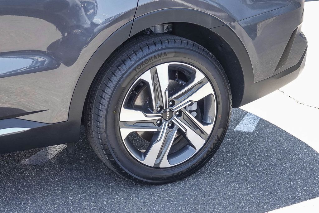 Thumbnail: 2023 Kia Sorento - 18