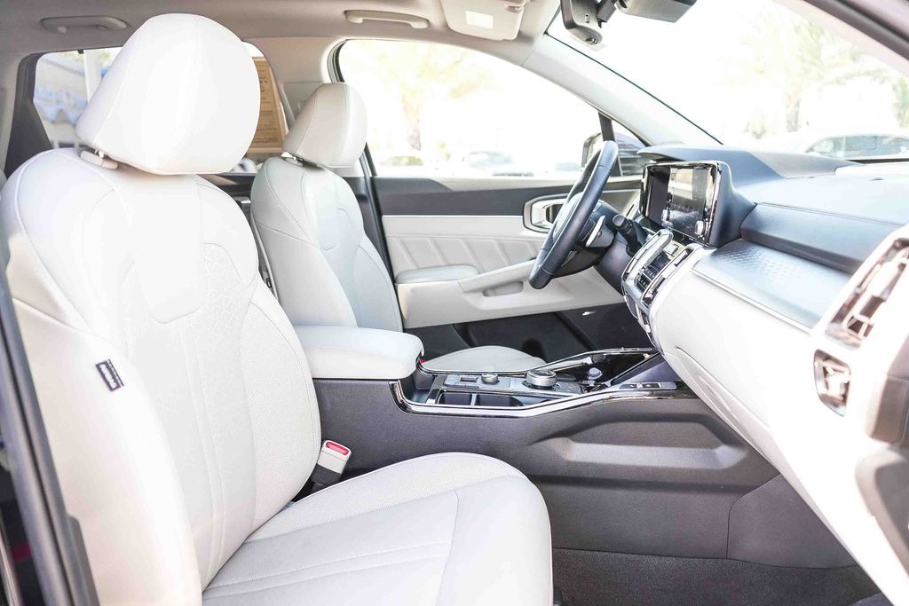 Thumbnail: 2024 Kia Sorento - 9