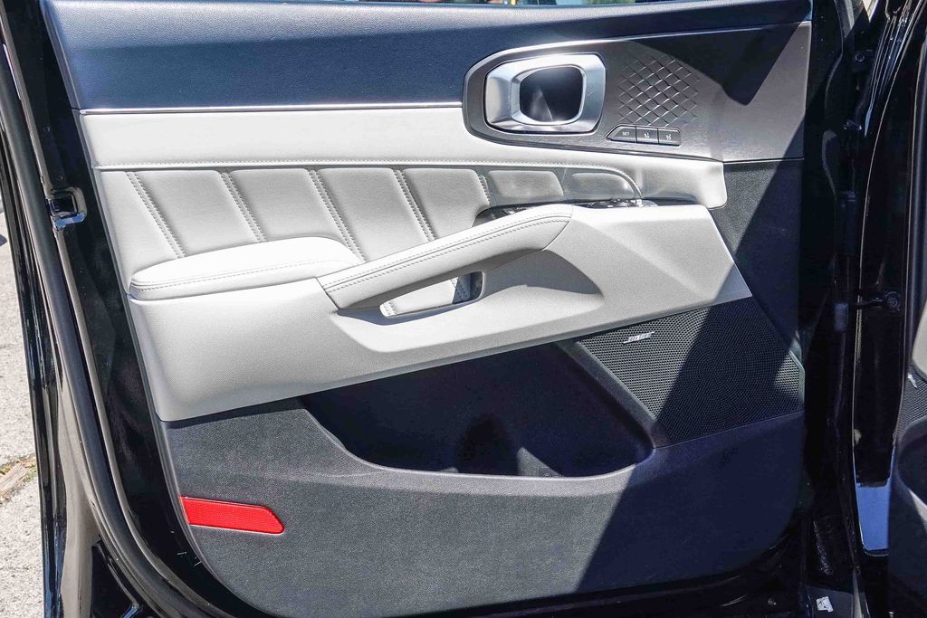 Thumbnail: 2023 Kia Sorento - 22