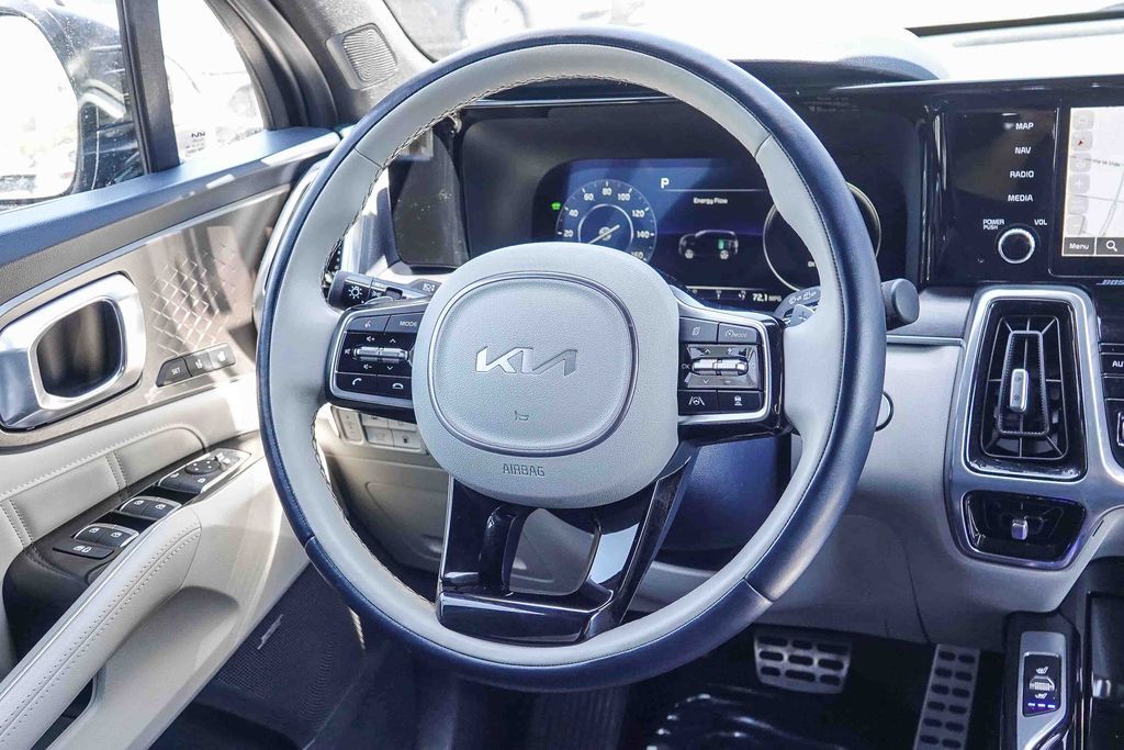 Thumbnail: 2023 Kia Sorento - 8