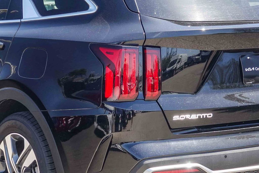 Thumbnail: 2023 Kia Sorento - 18