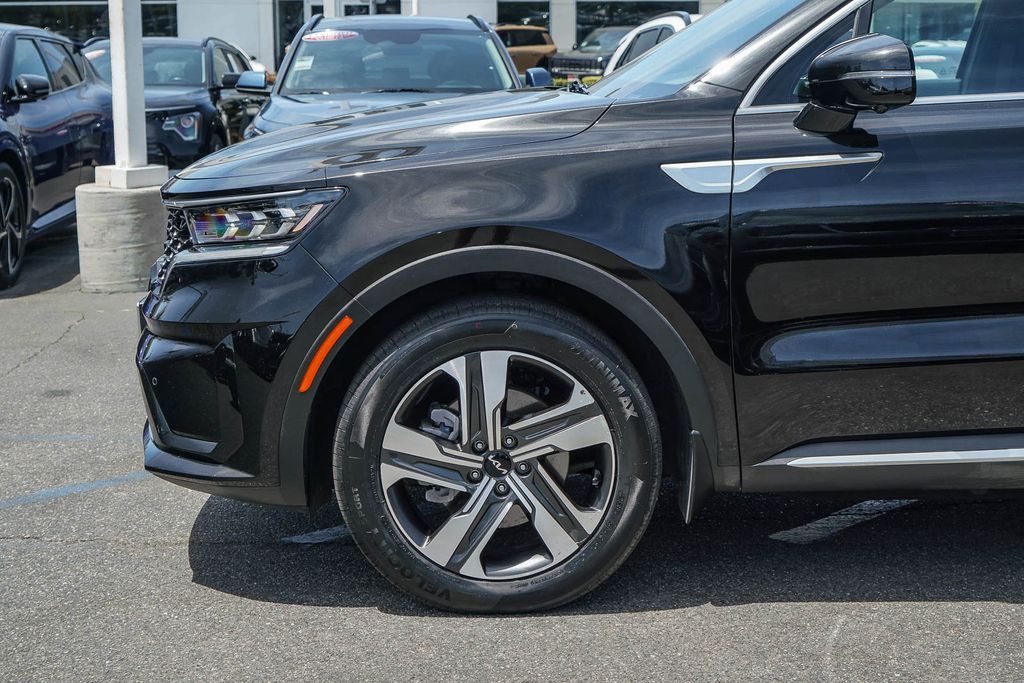 Thumbnail: 2023 Kia Sorento - 5