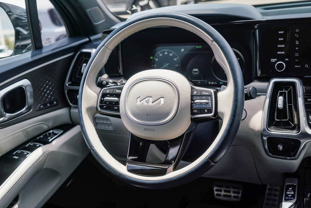 Thumbnail: 2023 Kia Sorento - 7