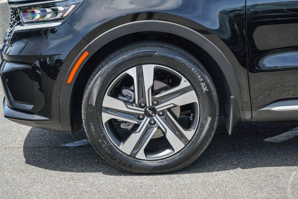 Thumbnail: 2023 Kia Sorento - 21