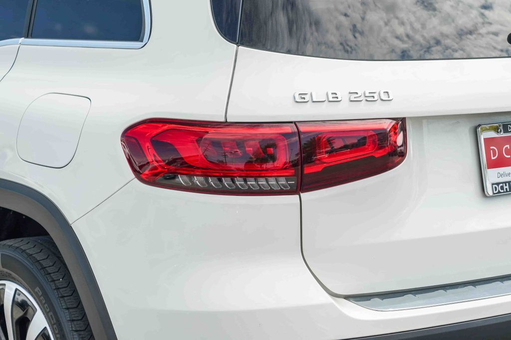 Thumbnail: 2022 Mercedes-Benz GLB - 17