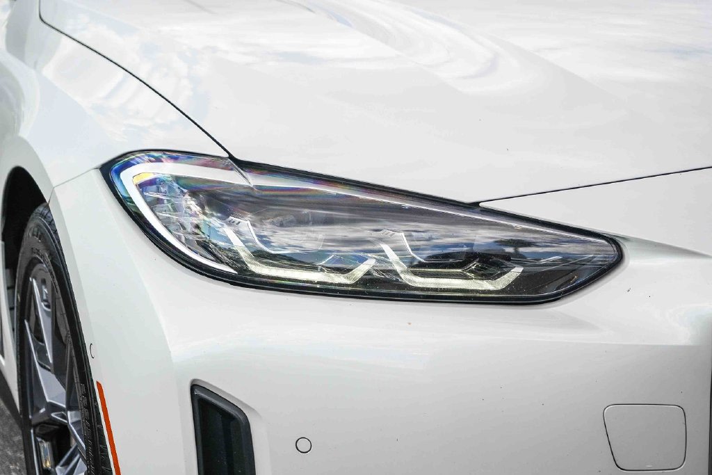 Thumbnail: 2023 BMW i4 - 19