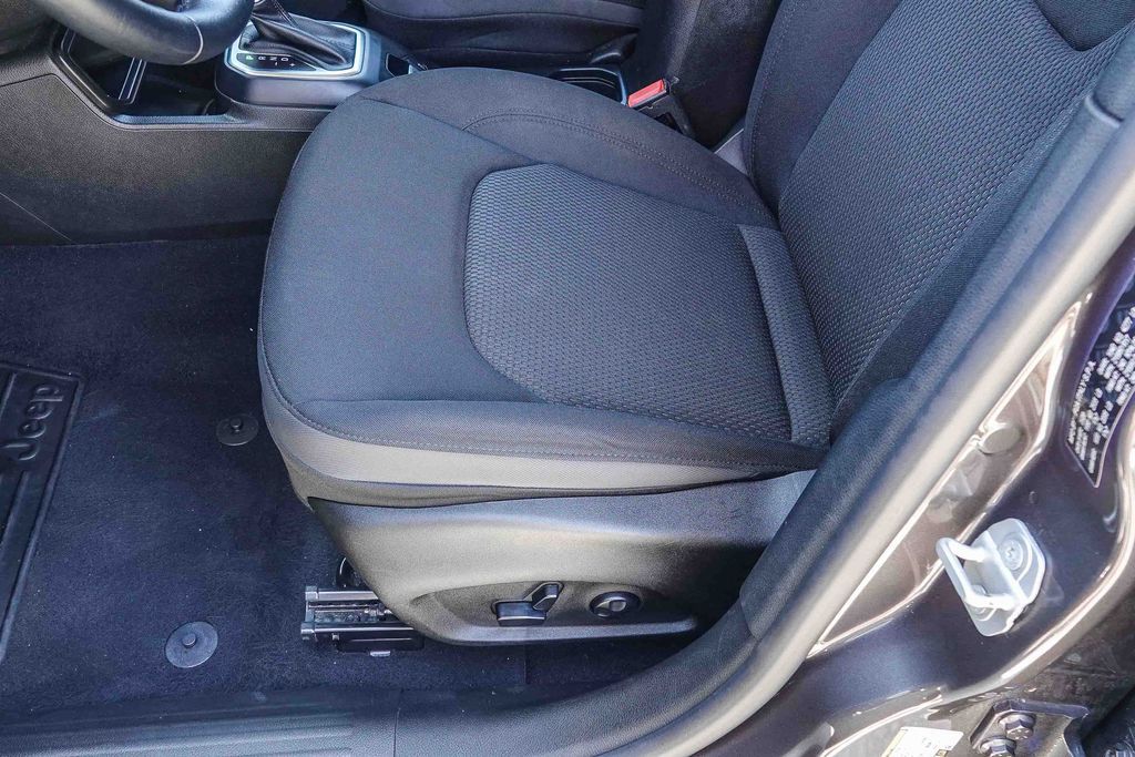 Thumbnail: 2020 Jeep Renegade - 24