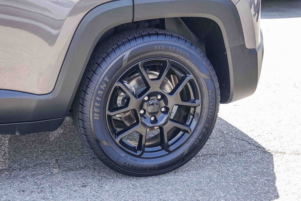 Thumbnail: 2020 Jeep Renegade - 21