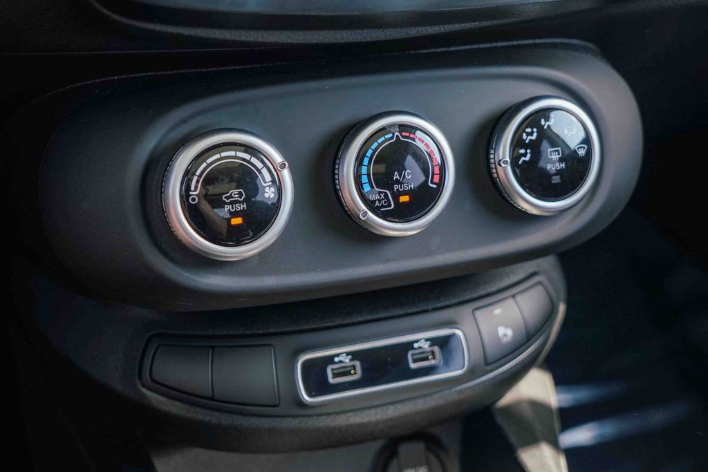 Thumbnail: 2022 Fiat 500X - 26