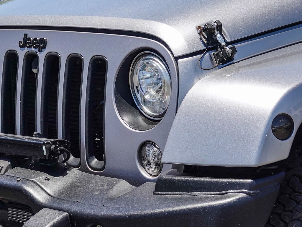 Thumbnail: 2017 Jeep Wrangler - 6
