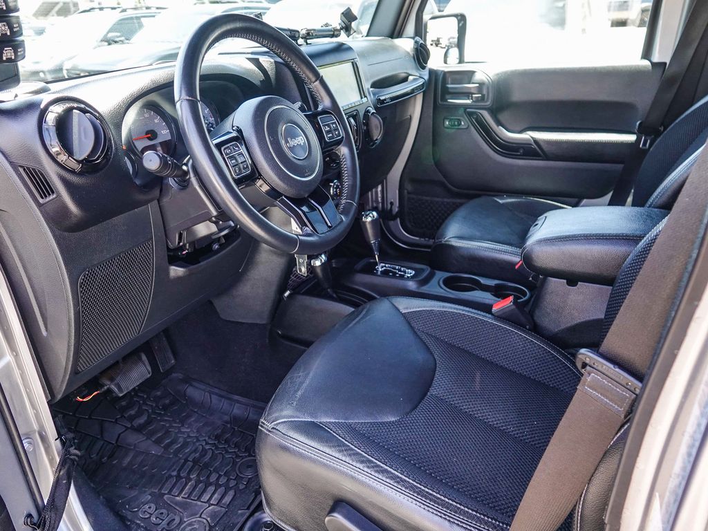 Thumbnail: 2017 Jeep Wrangler - 23