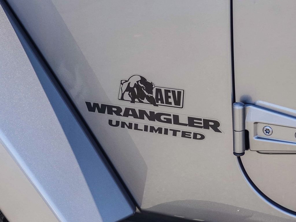 Thumbnail: 2017 Jeep Wrangler - 21