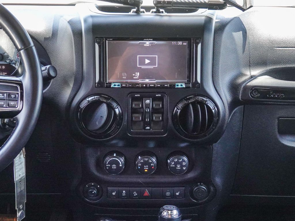 Thumbnail: 2017 Jeep Wrangler - 13