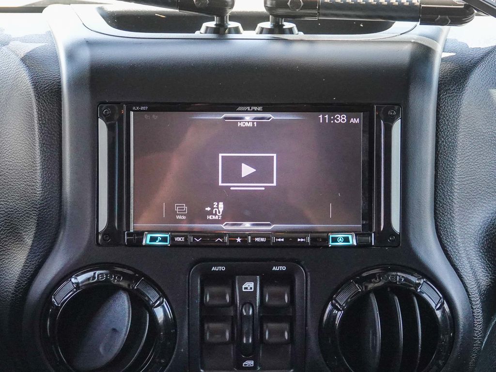 Thumbnail: 2017 Jeep Wrangler - 22